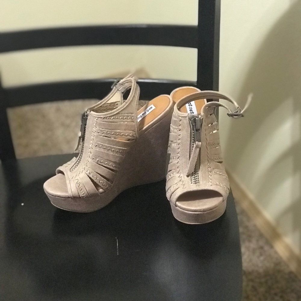 Khaki Not Rated brand wedges